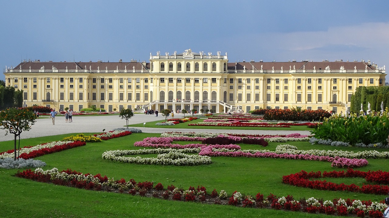 schonbrunn-palace-1735571_1280